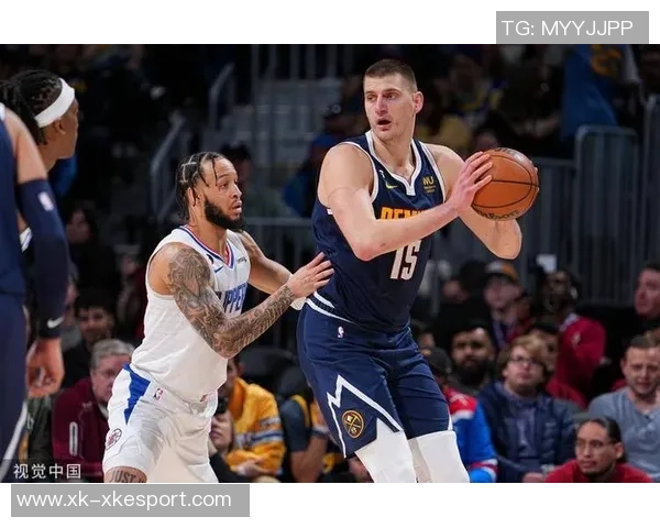 莱昂纳德生涯得分突破15000分快船三节惨遭对手压制落后32分